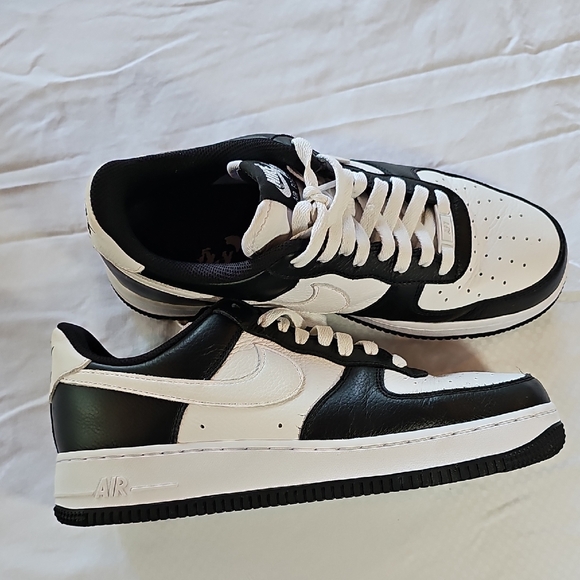 Nike Other - Nike Black and White Athletic Shoes with Sleek Design